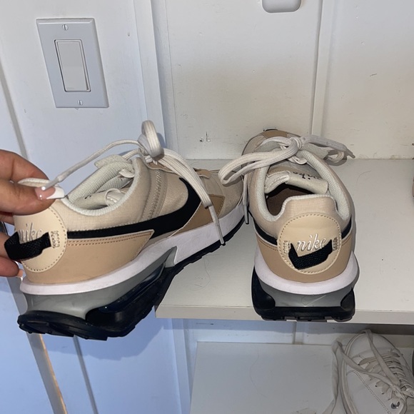 Women Nikes - Picture 3 of 4